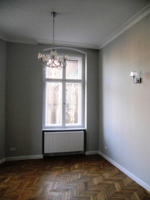 Remont pokoju: odnowienie ścian, oświetlenie, malowanie okien