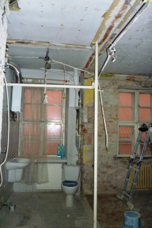 Przebudowa pomieszczeń - wydzielenie łazienki