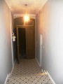Położenie płytek na korytarzu, malowanie ścian, oświetlenie